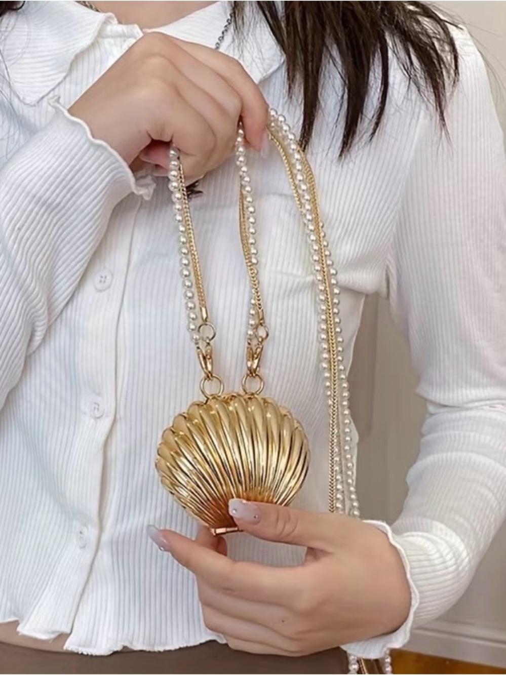 Small clutch. Sea shell
